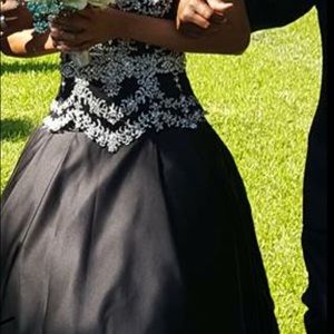 A black size 3 dress can be wedding or prom dress